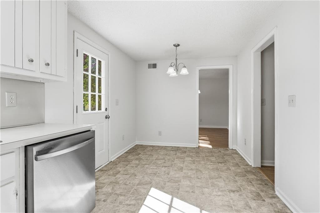 3 bedroom, 3 bathroom, 1,576 sq ft single family residence for sale at 4400 Hidden Meadow Circle, Sugar Hill, GA 30518 — photo 10