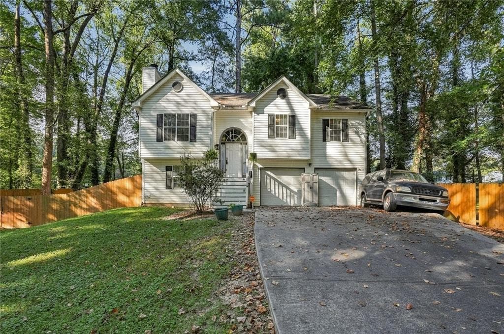 3 bedroom, 2 bathroom, 1,722 sq ft single family residence for sale at 1568 Pine Circle, Austell, GA 30168 — photo 2