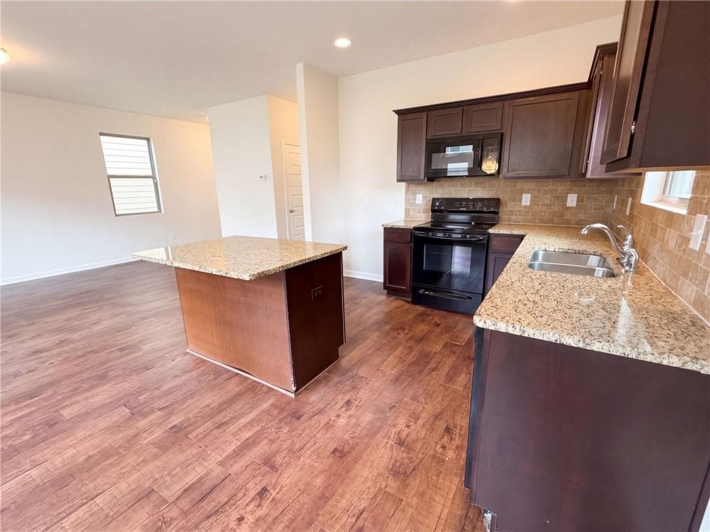 3 bedroom, 3 bathroom, 1,834 sq ft single family residence for sale at 11828 Lovejoy Crossing Boulevard, Lovejoy, GA 30228 — photo 2