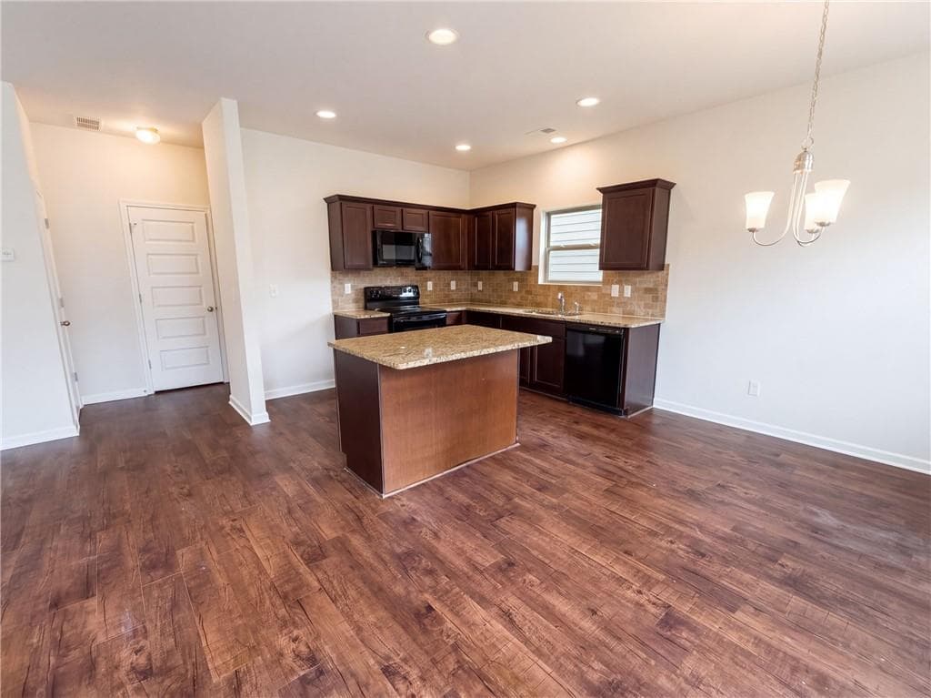 3 bedroom, 3 bathroom, 1,834 sq ft single family residence for sale at 11828 Lovejoy Crossing Boulevard, Lovejoy, GA 30228 — photo 8