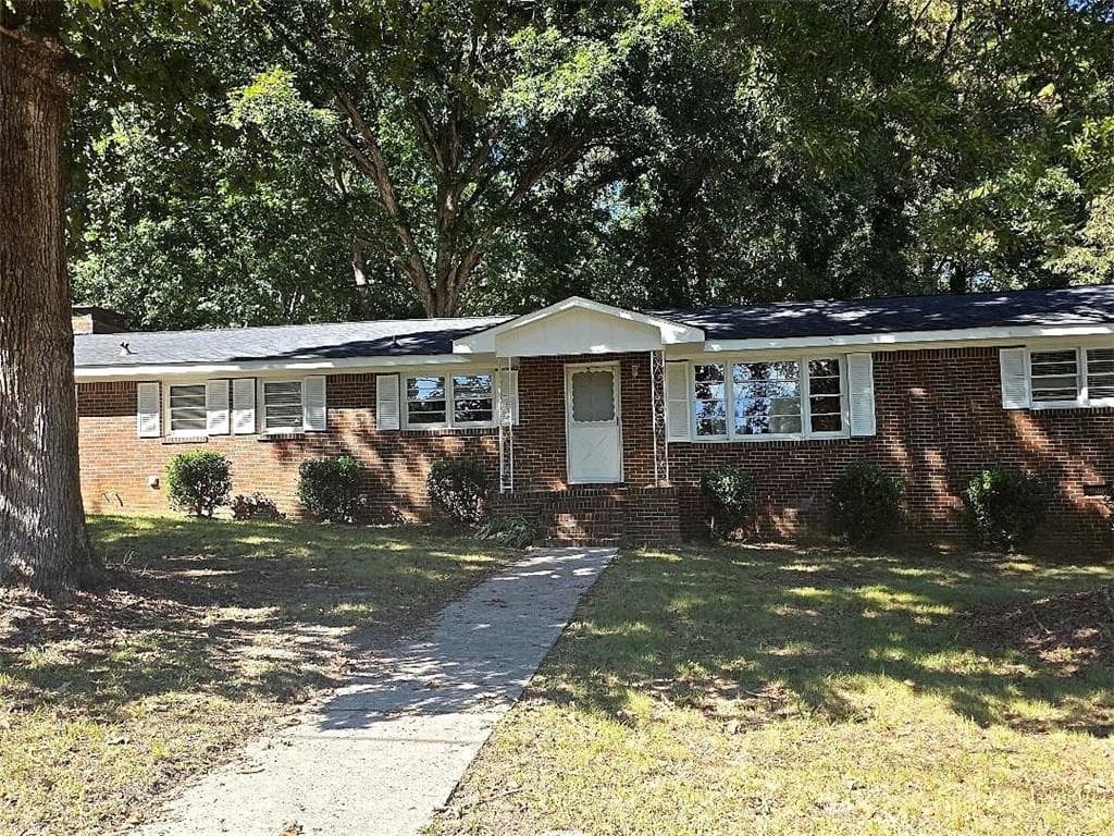 3 bedroom, 2 bathroom, 1,800 sq ft single family residence for sale at 411 Dewberry Lane, Lindale, GA 30147 — photo 3