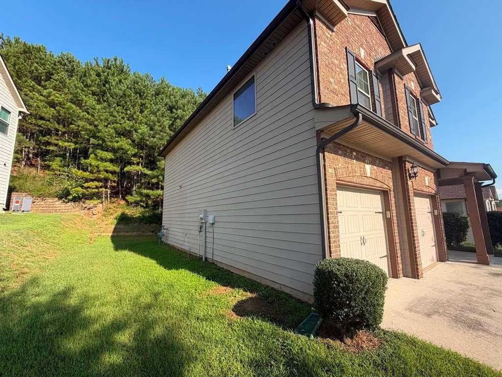 4 bedroom, 3 bathroom, 2,380 sq ft single family residence for sale at 5010 Tower View Trail, Snellville, GA 30039 — photo 2