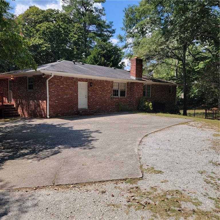 3 bedroom, 2 bathroom, 2,001 sq ft single family residence for rent at 3941 Lake Carlton Road, Loganville, GA 30052 for $1,995 a month — photo 4