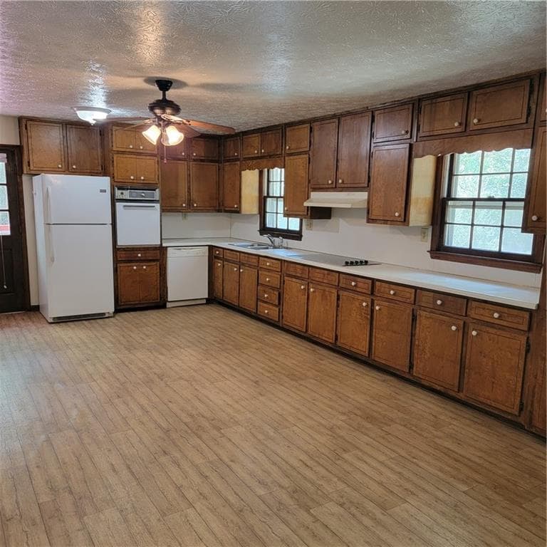 3 bedroom, 2 bathroom, 2,001 sq ft single family residence for rent at 3941 Lake Carlton Road, Loganville, GA 30052 for $1,995 a month — photo 6