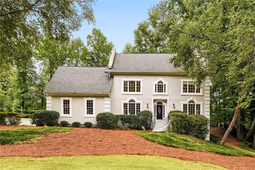 6 bedroom, 6 bathroom, 6,124 sq ft single family residence for sale at 5830 Plantation Drive, Roswell, GA 30075 — photo 2