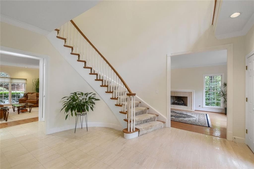 6 bedroom, 6 bathroom, 6,124 sq ft single family residence for sale at 5830 Plantation Drive, Roswell, GA 30075 — photo 4