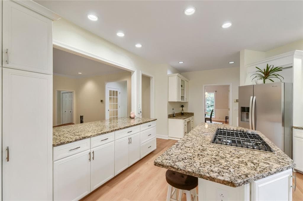 6 bedroom, 6 bathroom, 6,124 sq ft single family residence for sale at 5830 Plantation Drive, Roswell, GA 30075 — photo 9