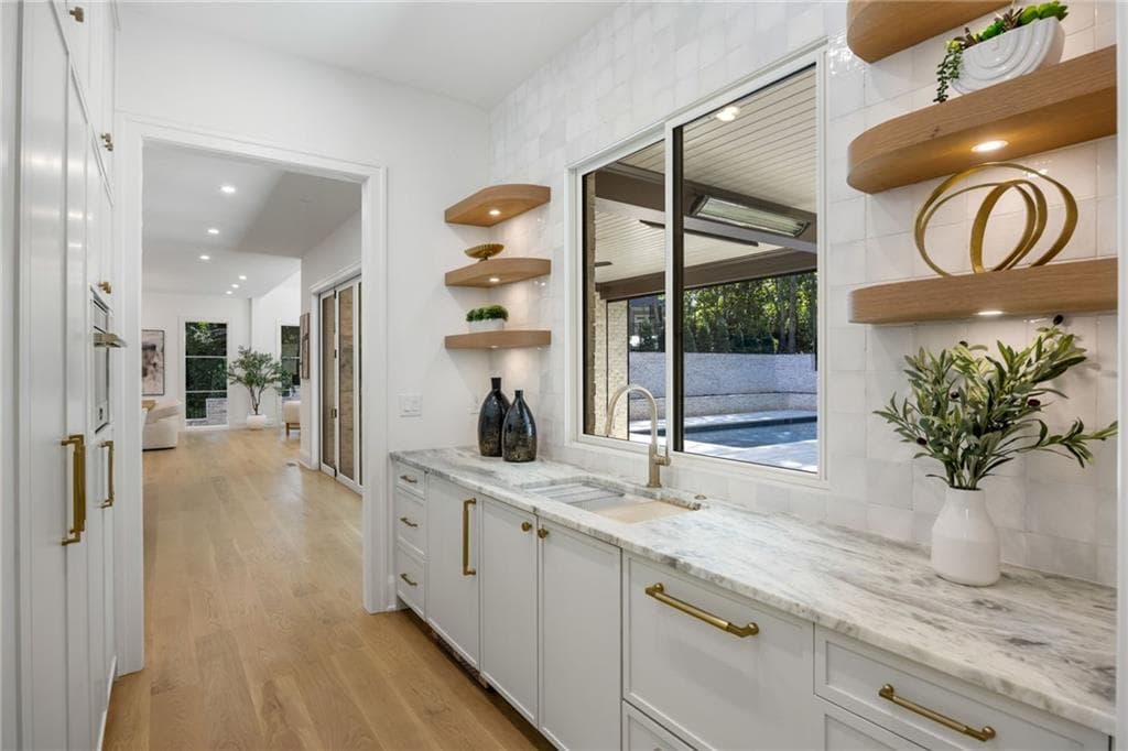 5 bedroom, 7 bathroom, 5,800 sq ft single family residence for sale at 6200 Ferry Drive, Sandy Springs, GA 30328 — photo 8