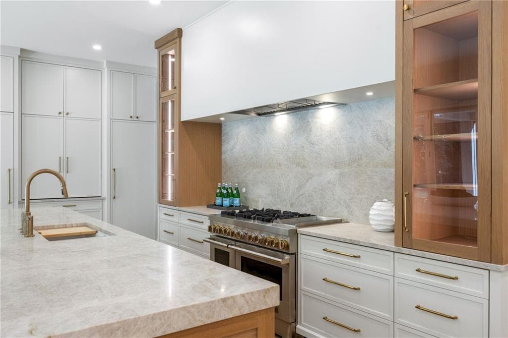5 bedroom, 7 bathroom, 5,800 sq ft single family residence for sale at 6200 Ferry Drive, Sandy Springs, GA 30328 — photo 5