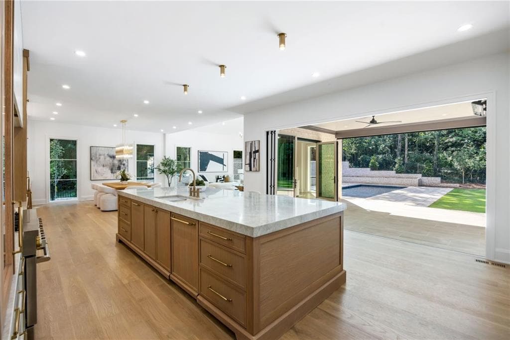 5 bedroom, 7 bathroom, 5,800 sq ft single family residence for sale at 6200 Ferry Drive, Sandy Springs, GA 30328 — photo 4