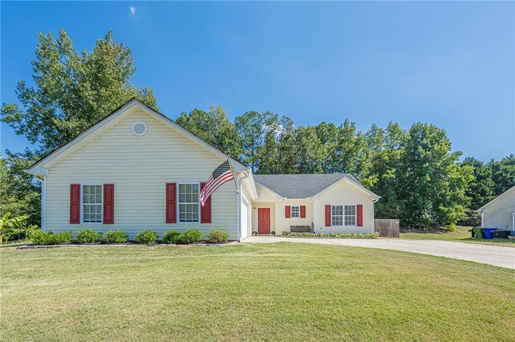 3 bedroom, 2 bathroom, 1,349 sq ft single family residence for sale at 914 Masters Drive, Monroe, GA 30655