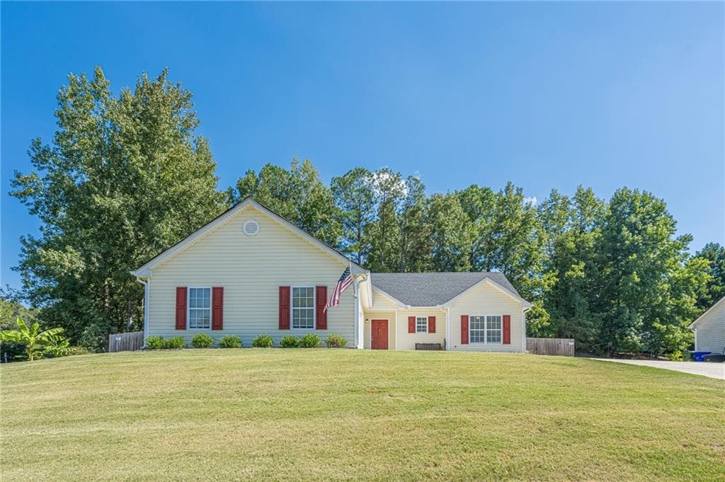 3 bedroom, 2 bathroom, 1,349 sq ft single family residence for sale at 914 Masters Drive, Monroe, GA 30655 — photo 3