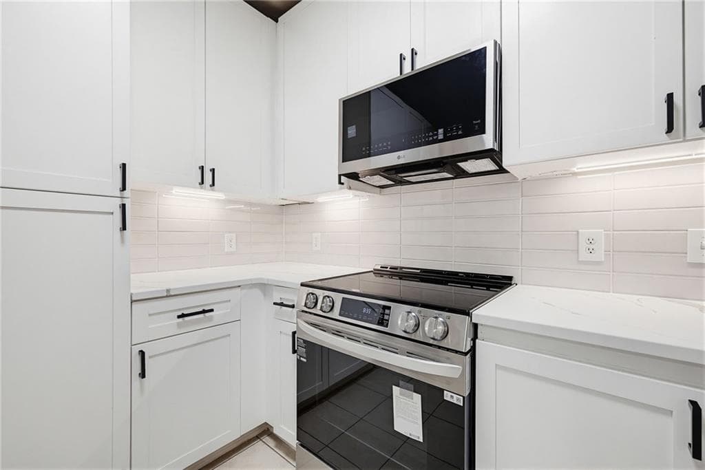 1 bedroom, 1 bathroom, 884 sq ft condominium for sale at 400 NW 17th Street 2322, Atlanta, GA 30363 — photo 3