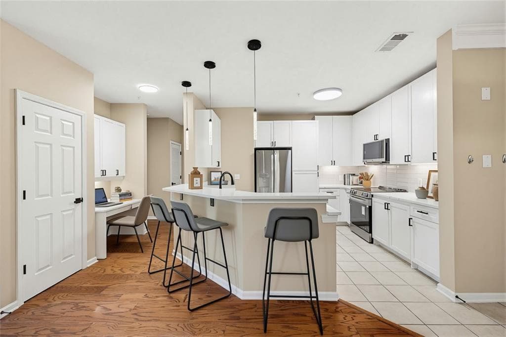 1 bedroom, 1 bathroom, 884 sq ft condominium for sale at 400 NW 17th Street 2322, Atlanta, GA 30363 — photo 4