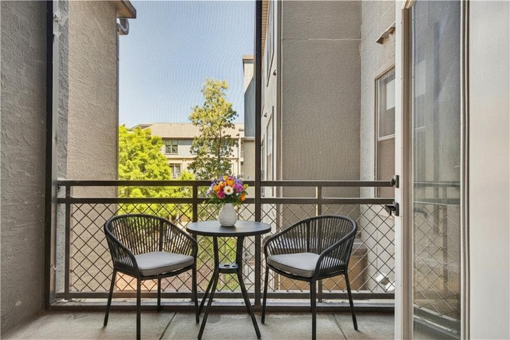 1 bedroom, 1 bathroom, 884 sq ft condominium for sale at 400 NW 17th Street 2322, Atlanta, GA 30363 — photo 7
