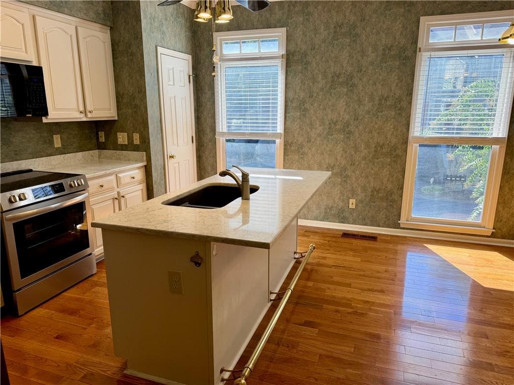 3 bedroom, 4 bathroom, 2,744 sq ft townhouse for sale at 2544 Oakwood Trace, Smyrna, GA 30080 — photo 6