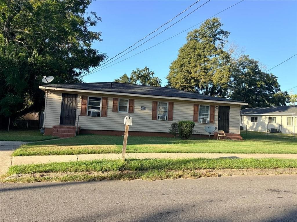 2 bedroom, 2 bathroom, 1,316 sq ft single family residence for sale at 115 Blanton Avenue, Griffin, GA 30223