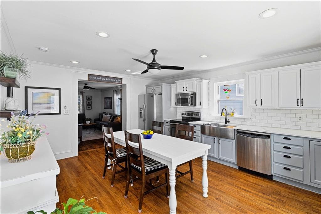 3 bedroom, 3 bathroom, 2,386 sq ft single family residence for sale at 165 Carter Avenue, Atlanta, GA 30317 — photo 8