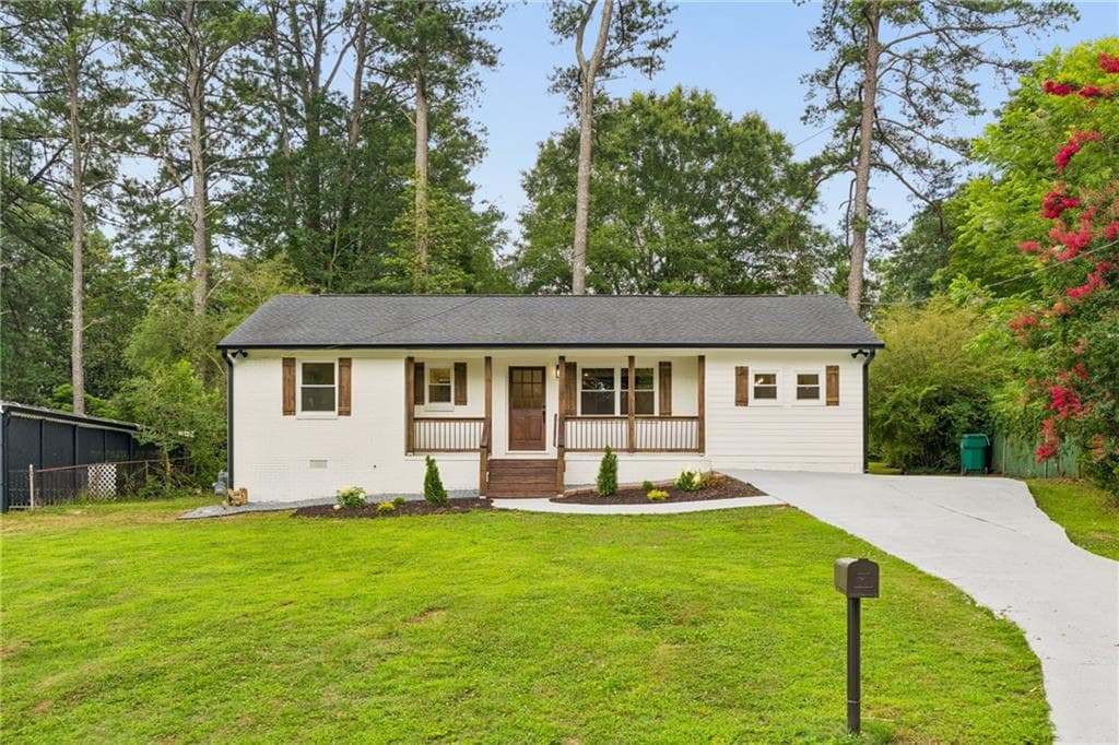 4 bedroom, 2 bathroom, 1,516 sq ft single family residence for sale at 2720 Sherwood Road, Smyrna, GA 30082 — photo 2