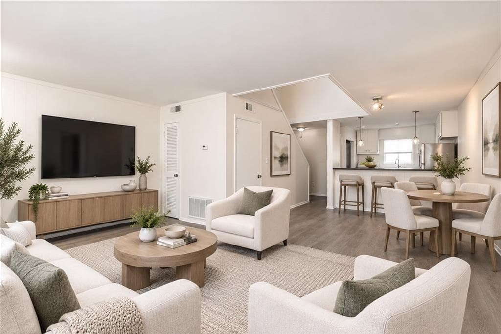 2 bedroom, 2 bathroom, 1,190 sq ft condominium for sale at 346 Carpenter Drive 88, Sandy Springs, GA 30328 — photo 4