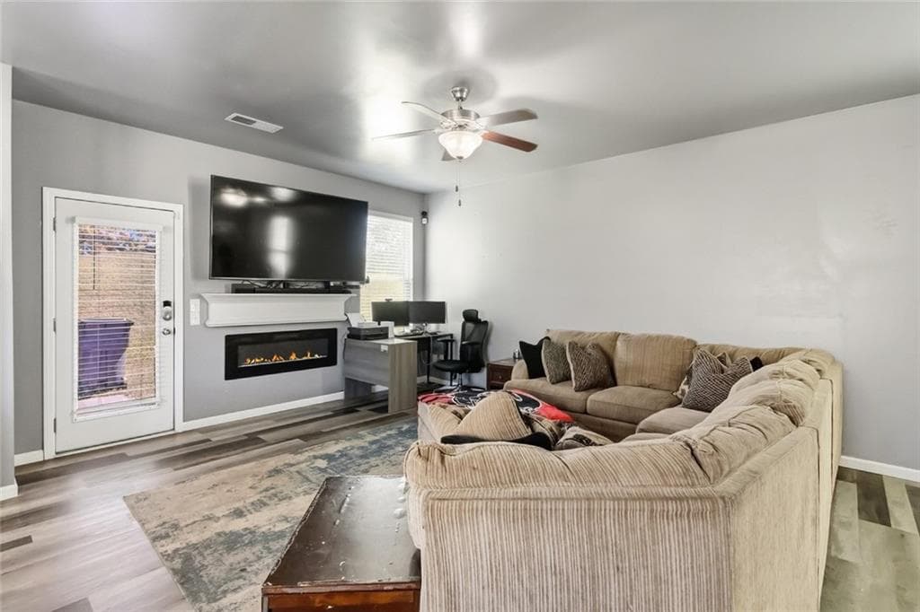 3 bedroom, 3 bathroom, 1,786 sq ft single family residence for sale at 5880 Seabright Lane, Atlanta, GA 30349 — photo 4