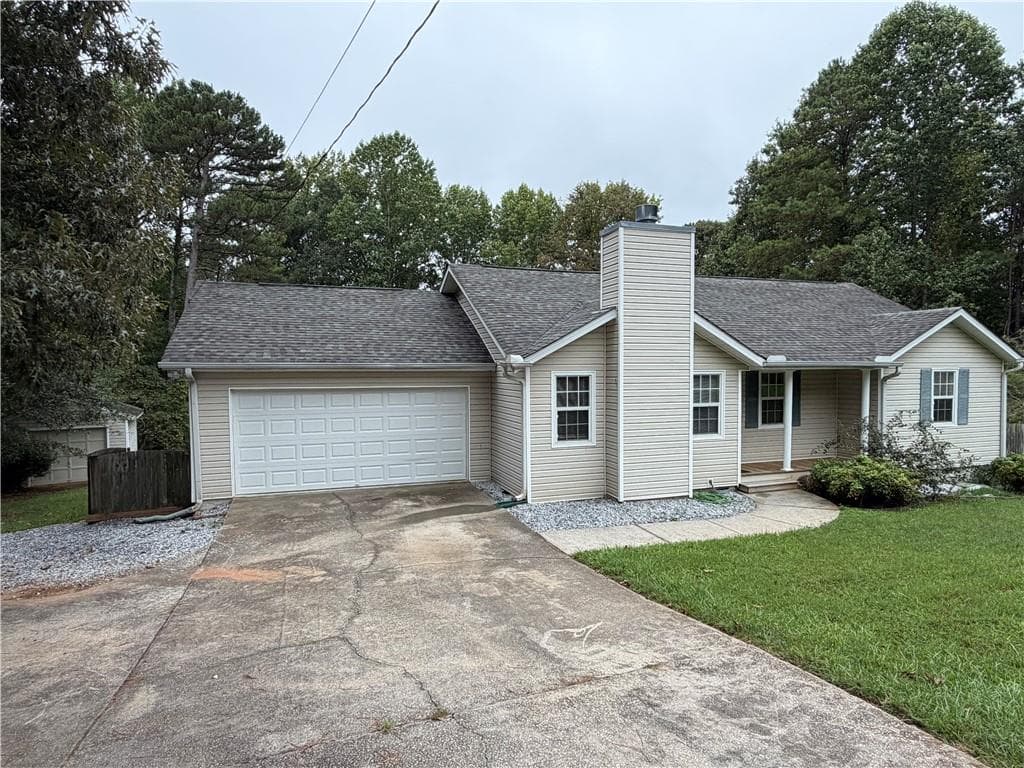 3 bedroom, 2 bathroom, 1,324 sq ft single family residence for sale at 15 Mays Court, Stockbridge, GA 30281 — photo 3