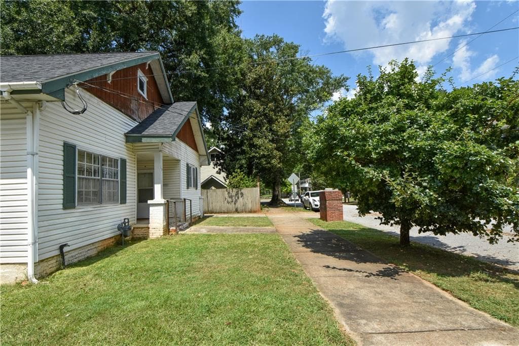 5 bedroom, 3 bathroom, 5,227 sq ft single family residence for sale at 19 Clifton Street, Atlanta, GA 30317 — photo 5