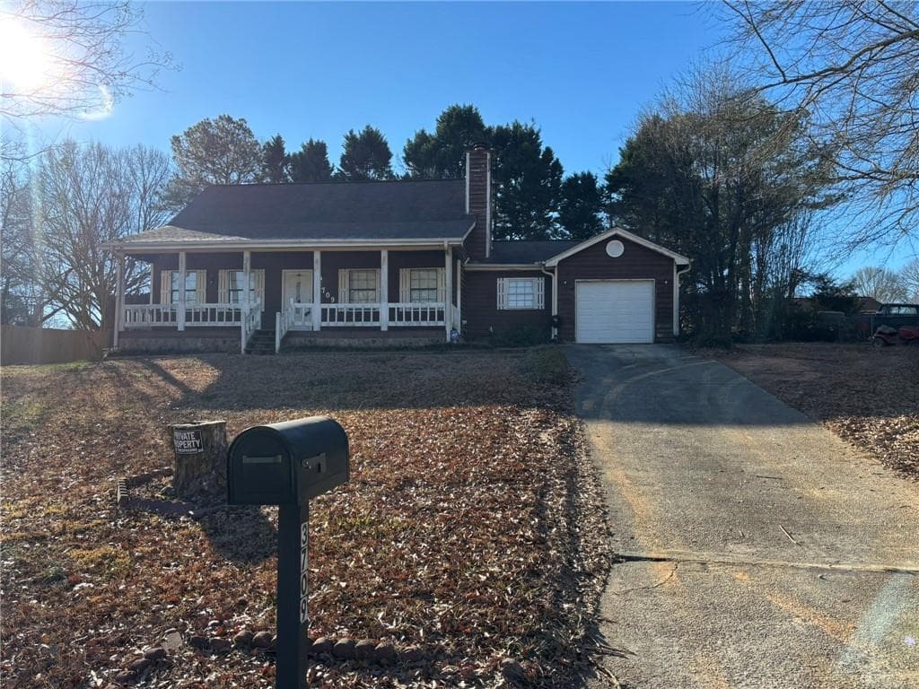 3 bedroom, 2 bathroom, 1,614 sq ft single family residence for sale at 3709 Charlotte Drive, Rex, GA 30273 — photo 2