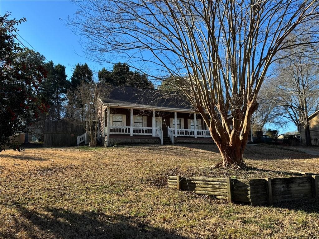 3 bedroom, 2 bathroom, 1,614 sq ft single family residence for sale at 3709 Charlotte Drive, Rex, GA 30273 — photo 4