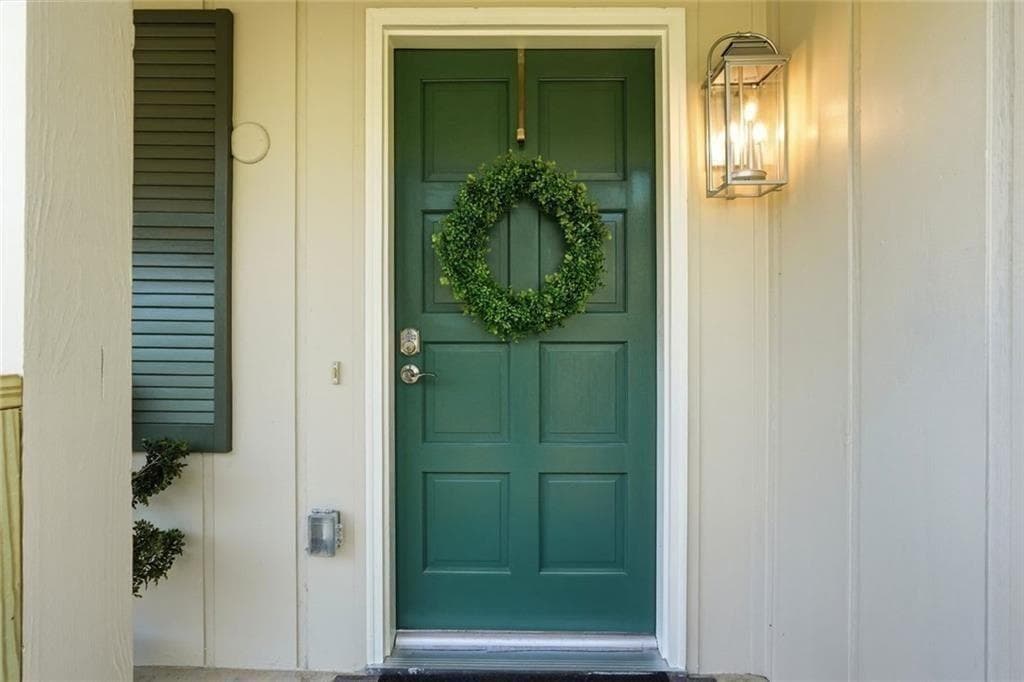 5 bedroom, 4 bathroom, 3,148 sq ft single family residence for sale at 4304 Lindsey Way, Roswell, GA 30075 — photo 3