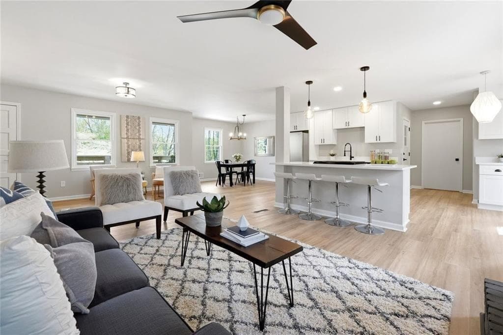 5 bedroom, 4 bathroom, 3,148 sq ft single family residence for sale at 4304 Lindsey Way, Roswell, GA 30075 — photo 7