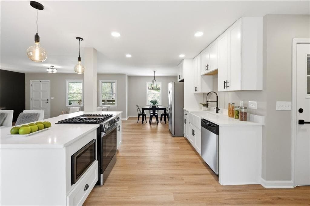 5 bedroom, 4 bathroom, 3,148 sq ft single family residence for sale at 4304 Lindsey Way, Roswell, GA 30075 — photo 9