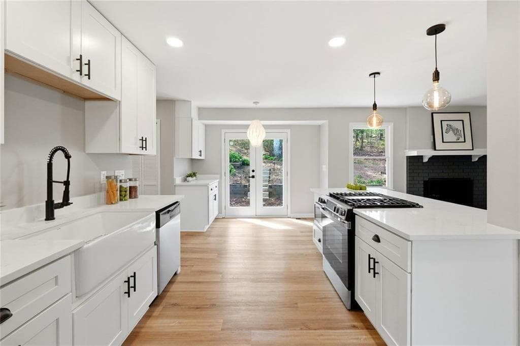5 bedroom, 4 bathroom, 3,148 sq ft single family residence for sale at 4304 Lindsey Way, Roswell, GA 30075 — photo 10