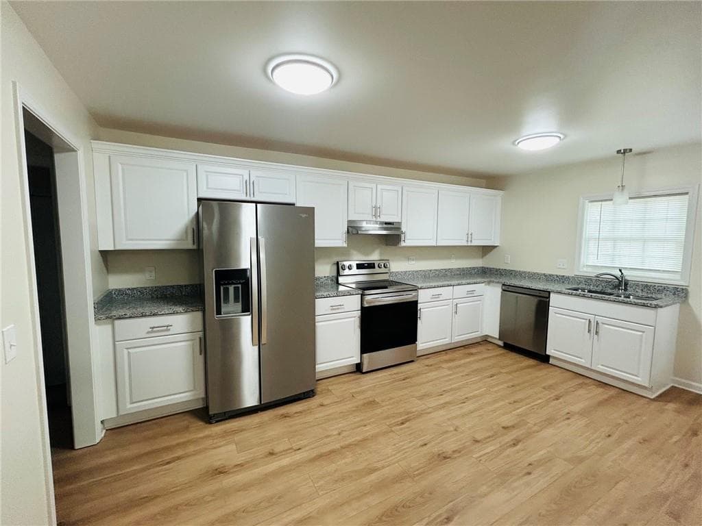 1 bedroom, 1 bathroom, 925 sq ft townhouse for rent at 28 Spring Street, Gainesville, GA 30501 for $1,350 a month — photo 4