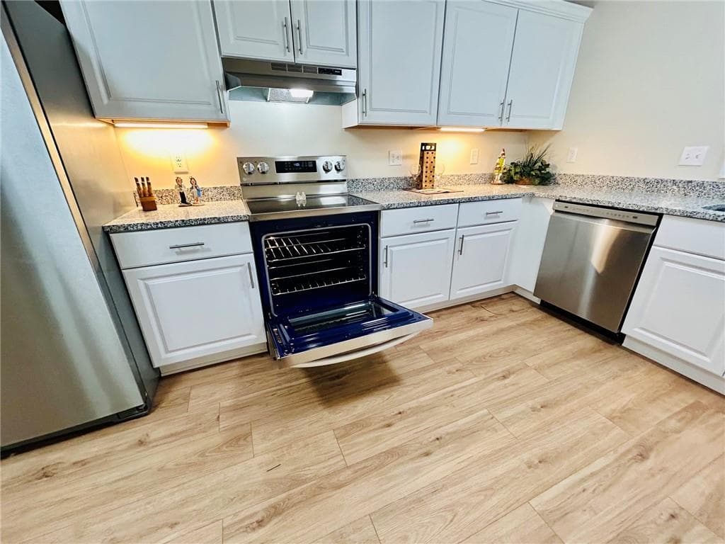 1 bedroom, 1 bathroom, 925 sq ft townhouse for rent at 28 Spring Street, Gainesville, GA 30501 for $1,350 a month — photo 8