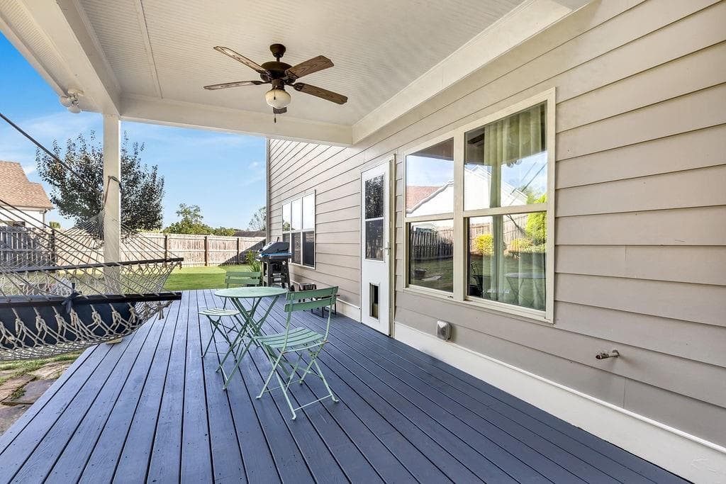 4 bedroom, 3 bathroom, 2,765 sq ft single family residence for sale at 3409 Laurel Glen Court, Gainesville, GA 30504 — photo 2