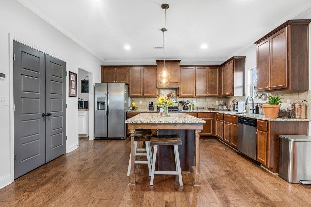 4 bedroom, 3 bathroom, 2,765 sq ft single family residence for sale at 3409 Laurel Glen Court, Gainesville, GA 30504 — photo 5