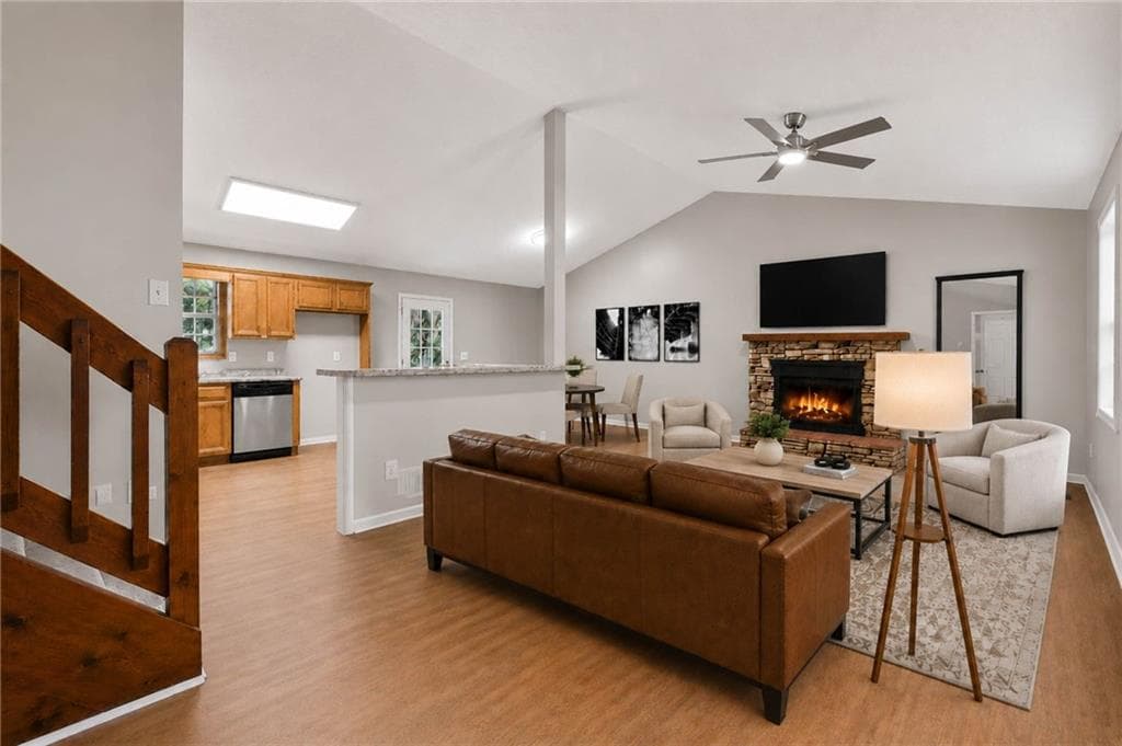 3 bedroom, 2 bathroom, 1,246 sq ft single family residence for sale at 6370 Holborne Lane, Douglasville, GA 30134 — photo 2