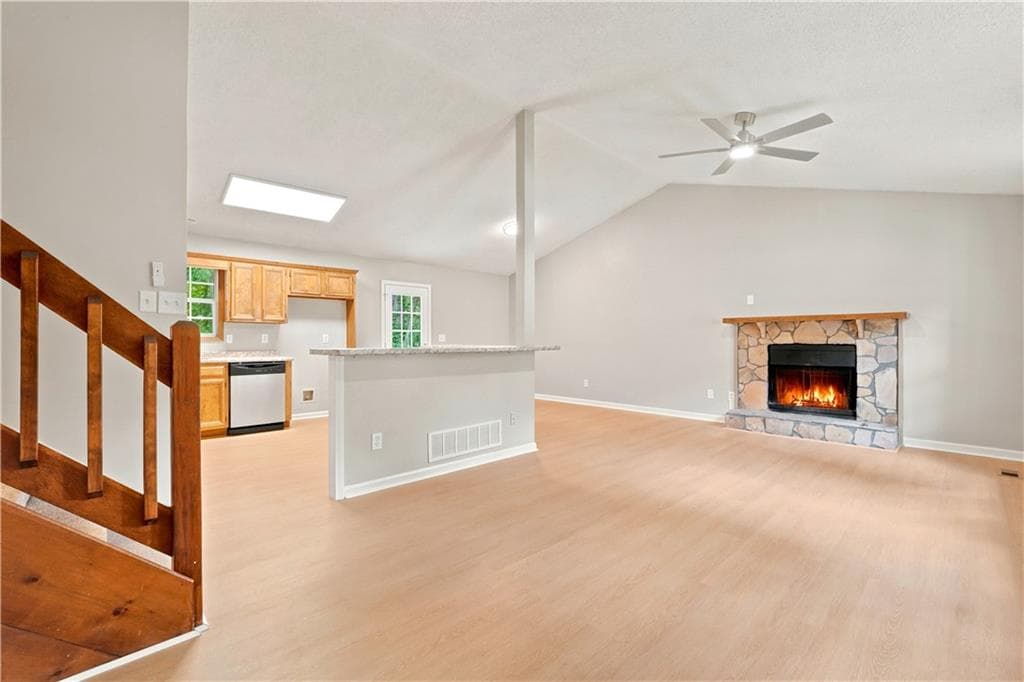 3 bedroom, 2 bathroom, 1,246 sq ft single family residence for sale at 6370 Holborne Lane, Douglasville, GA 30134 — photo 3