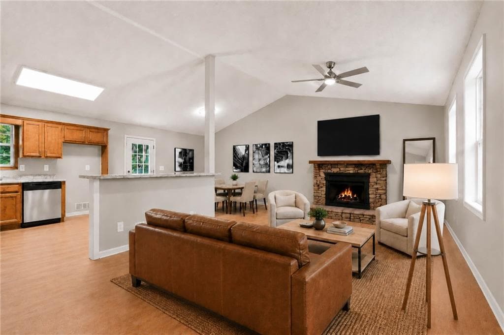3 bedroom, 2 bathroom, 1,246 sq ft single family residence for sale at 6370 Holborne Lane, Douglasville, GA 30134 — photo 4