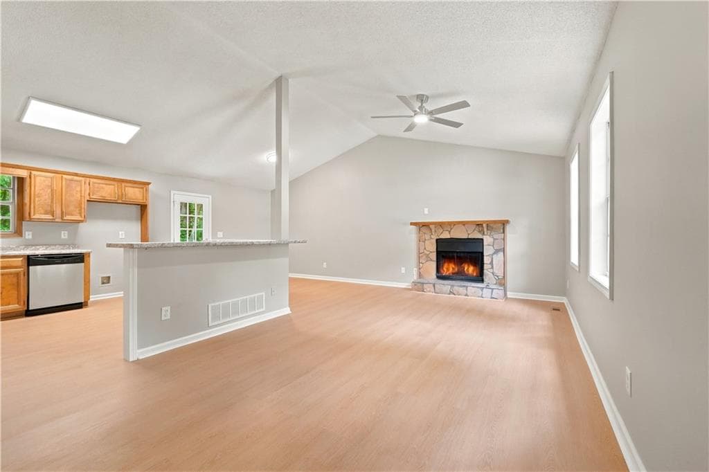 3 bedroom, 2 bathroom, 1,246 sq ft single family residence for sale at 6370 Holborne Lane, Douglasville, GA 30134 — photo 5