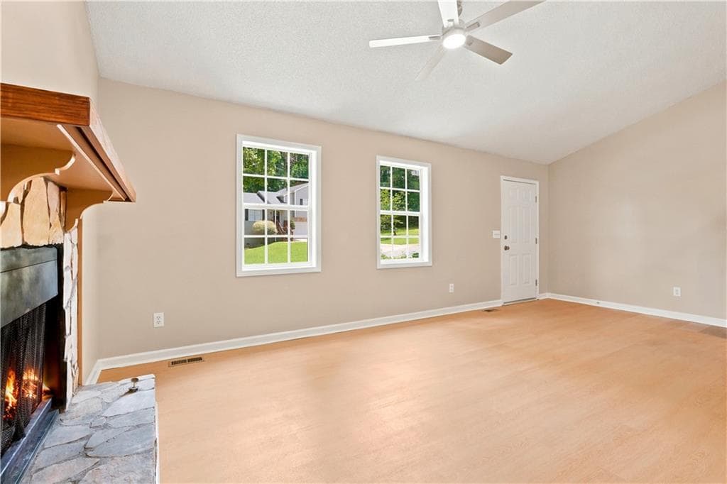 3 bedroom, 2 bathroom, 1,246 sq ft single family residence for sale at 6370 Holborne Lane, Douglasville, GA 30134 — photo 8