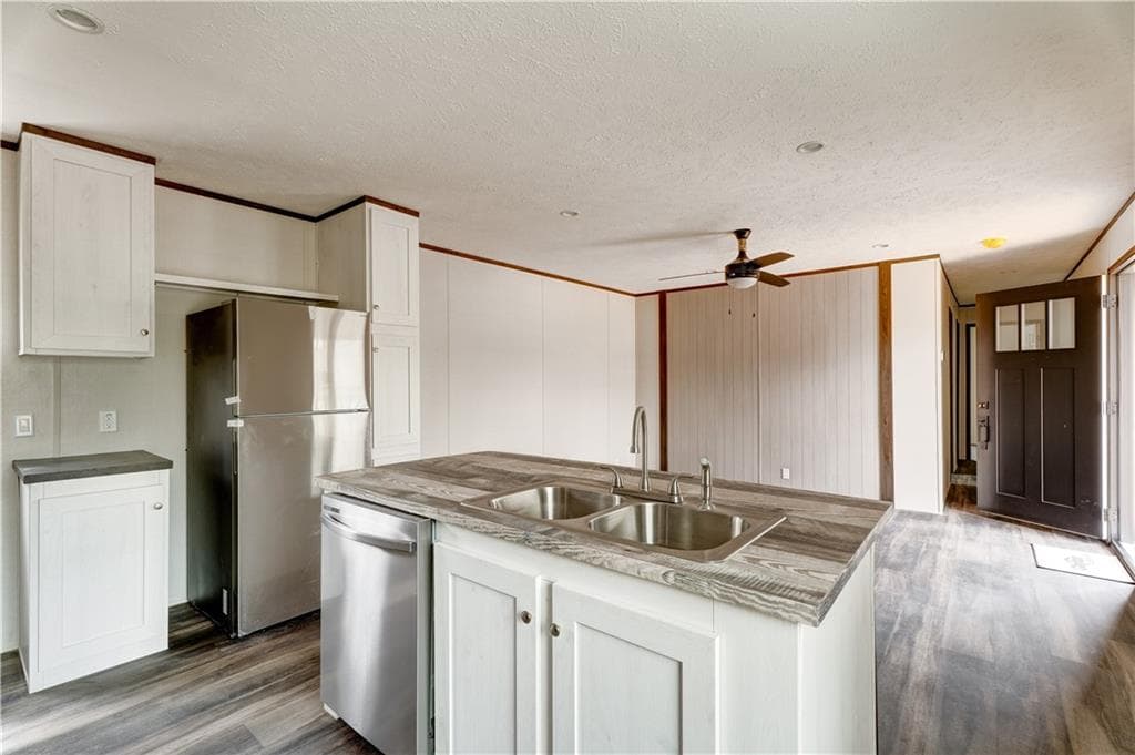 3 bedroom, 2 bathroom, 1,216 sq ft single family residence for sale at 30 Crooked Court, Ellijay, GA 30540 — photo 7