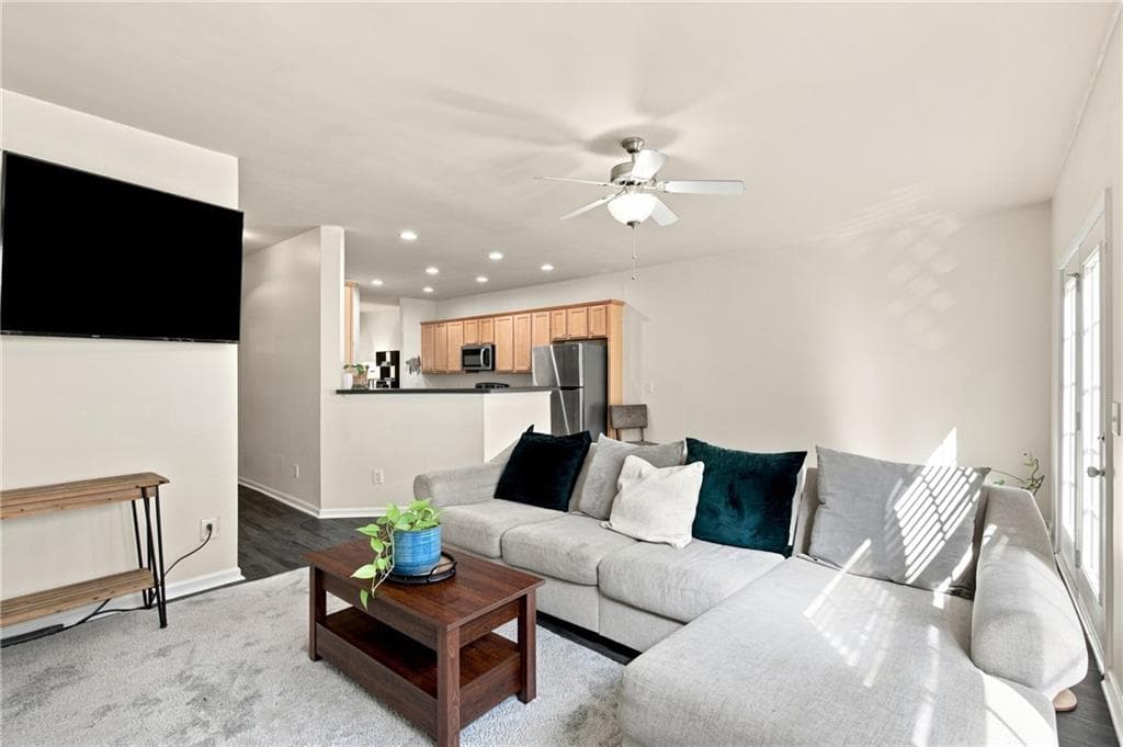 3 bedroom, 3 bathroom, 2,059 sq ft townhouse for sale at 2747 Cedar Drive, Lawrenceville, GA 30043 — photo 6