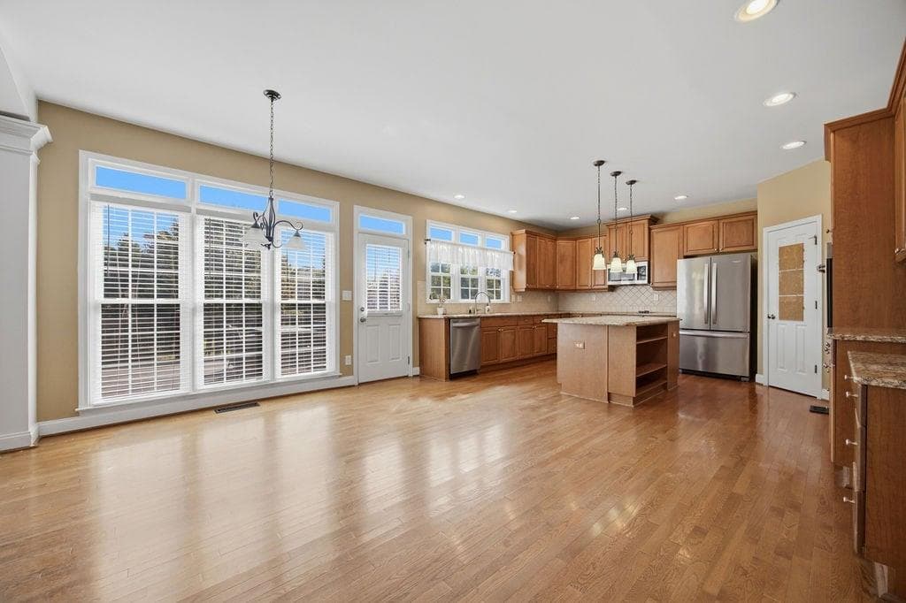 6 bedroom, 5 bathroom, 5,164 sq ft single family residence for sale at 2671 Lakefield Pass, Marietta, GA 30064 — photo 9