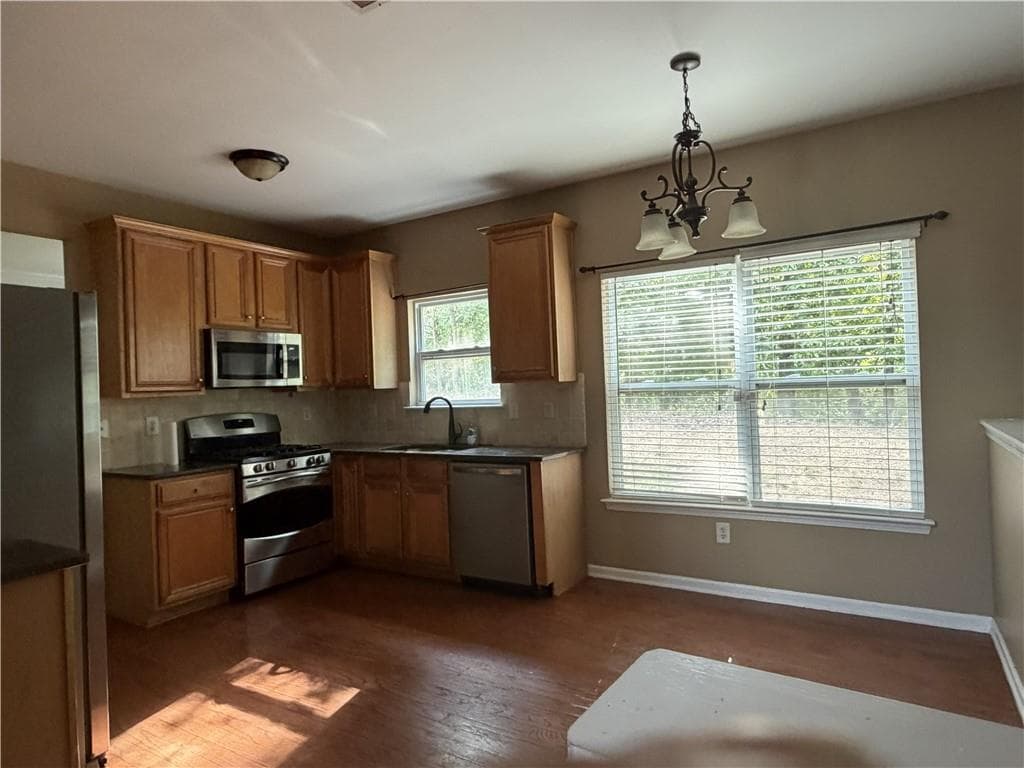 4 bedroom, 3 bathroom, 2,300 sq ft single family residence for rent at 945 Tree Top Drive, Suwanee, GA 30024 for $2,500 a month — photo 6