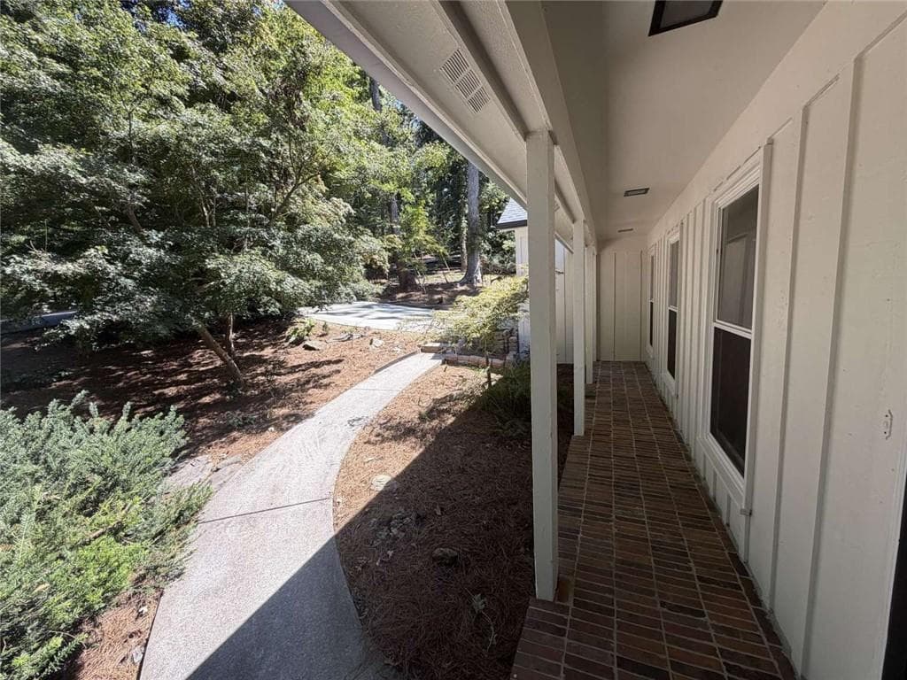 4 bedroom, 4 bathroom, 2,596 sq ft single family residence for sale at 5314 High Harbor Court, Gainesville, GA 30504 — photo 4