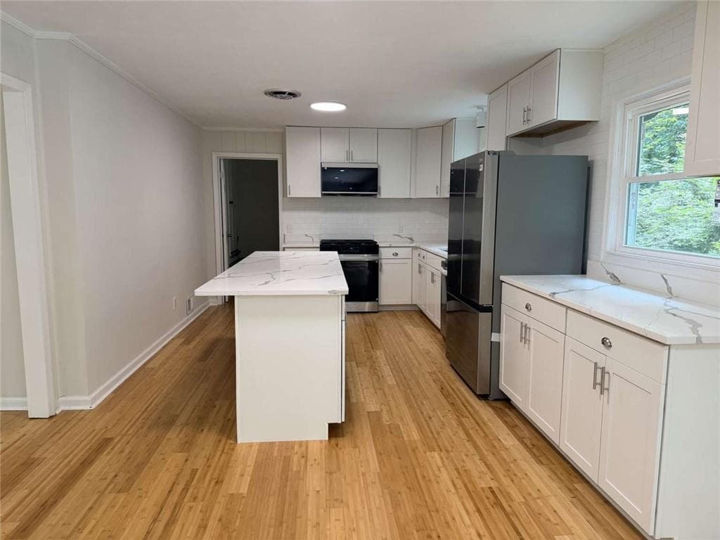 4 bedroom, 4 bathroom, 2,596 sq ft single family residence for sale at 5314 High Harbor Court, Gainesville, GA 30504 — photo 5