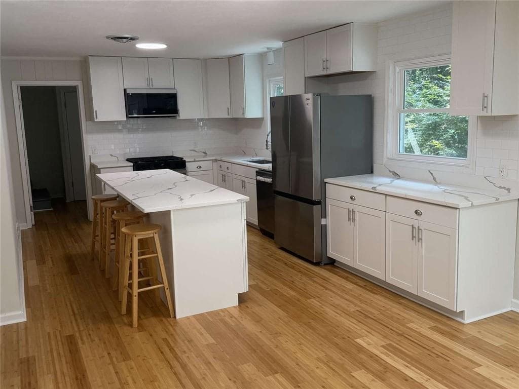 4 bedroom, 4 bathroom, 2,596 sq ft single family residence for sale at 5314 High Harbor Court, Gainesville, GA 30504 — photo 7