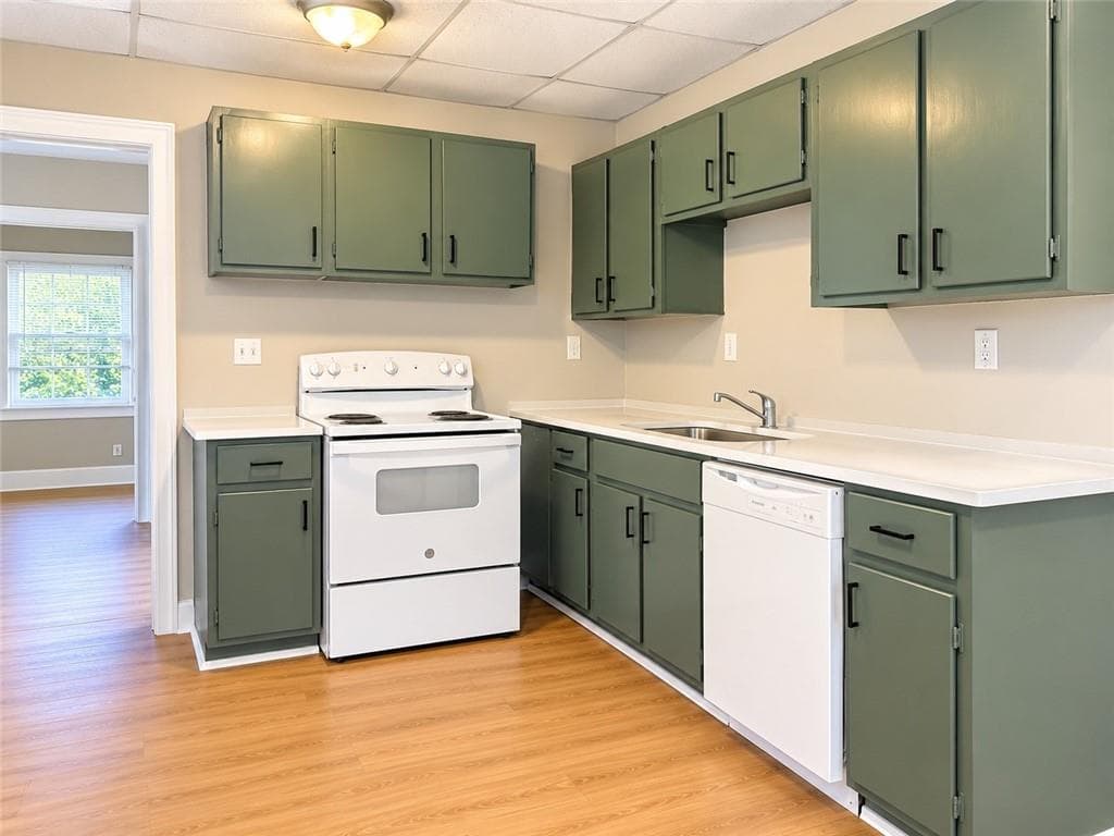 2 bedroom, 1 bathroom, 2,212 sq ft single family residence for rent at 6095 Mulberry St Extension A, Austell, GA 30168 for $1,300 a month — photo 4